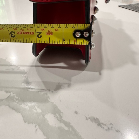 Bee crossbody red bag. - Picture 6 of 6